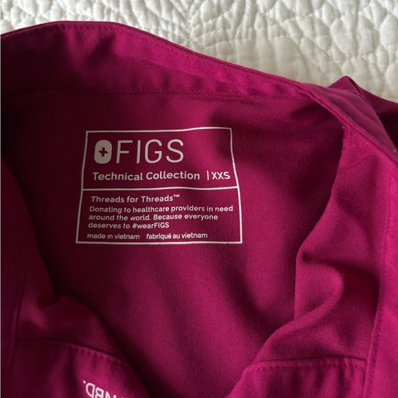 Women’s Figs Magenta scrub set - Picture 5 of 6